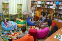 Бібліотечний відео зал до Дня Конституції України «Вчимося жити по закону»